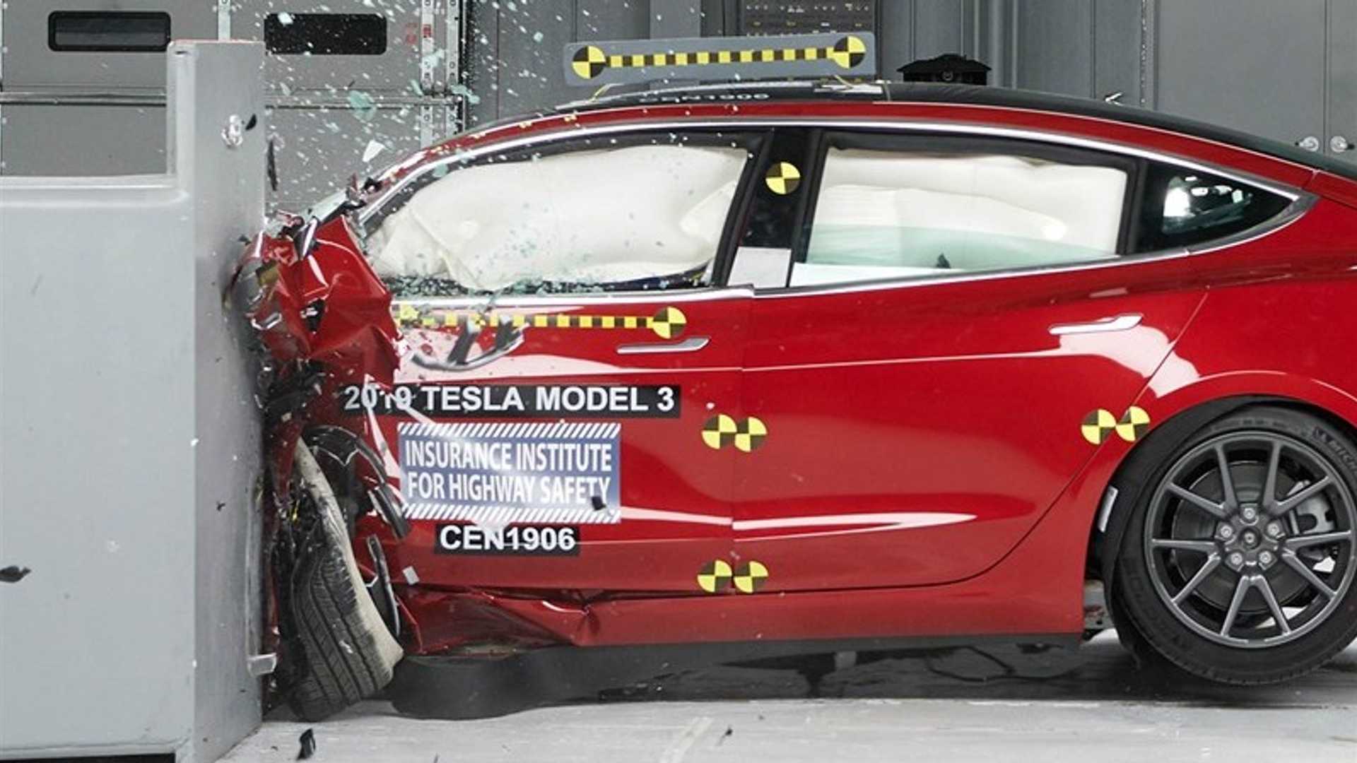 A Tesla Model 3 Is Ott Van Az Ev Legbiztonsagosabb Luxusautoi Kozott E Cars Hu