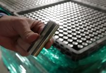 Még mindig a Tesla uralja az akkumulátorok piacát