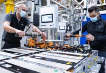 Közel négyezer akkumulátort zúz szét a Mercedes