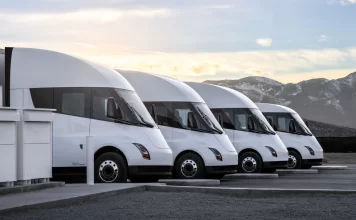 Ismét csúszik a Tesla elektromos kamionjának sorozatgyártása