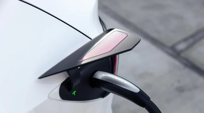 Robbanásszerűen nőtt az elektromos autótöltők száma Magyarországon