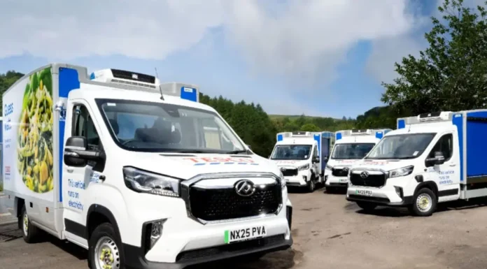 A Tesco 750 elektromos furgont rendel – így néz ki a jövő házhozszállítása