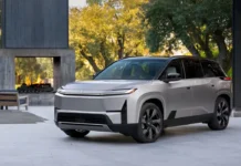 Négy új elektromos SUV-val támad a Toyota