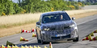 Itt a BMW új villany SUV-kupéja: már tesztelik az iX4-et